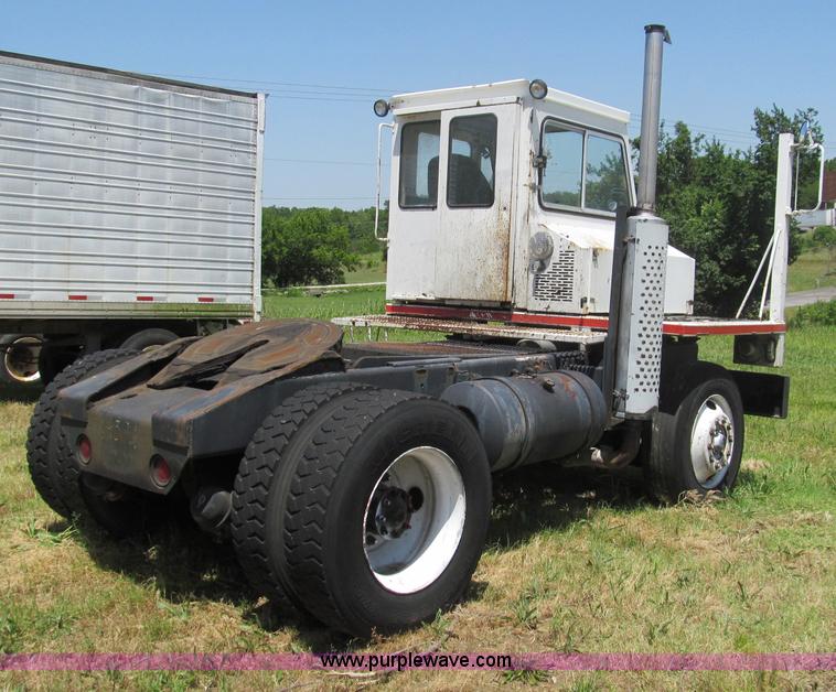 image for item B6366 1990 Ottawa YT-Thirty trailer spotter