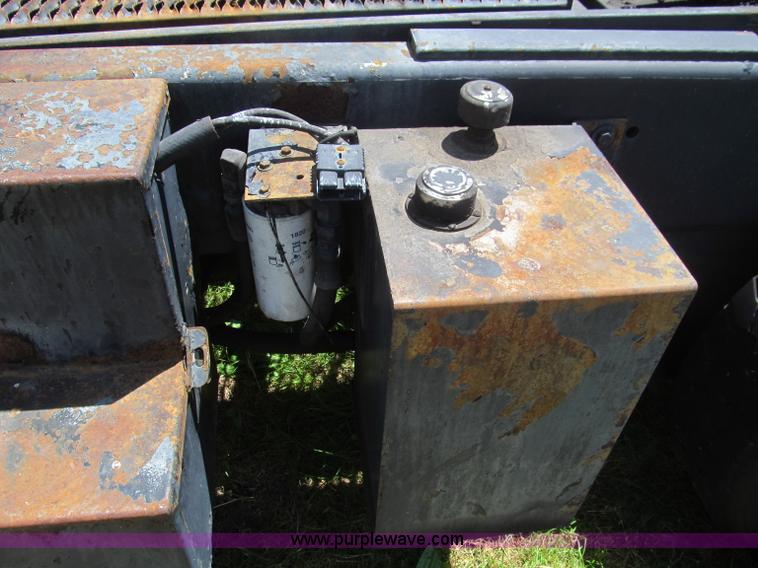 image for item B6366 1990 Ottawa YT-Thirty trailer spotter