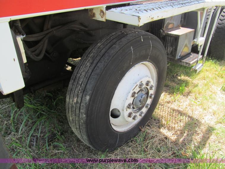 image for item B6366 1990 Ottawa YT-Thirty trailer spotter