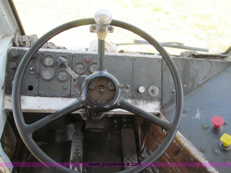 image for item B6366 1990 Ottawa YT-Thirty trailer spotter