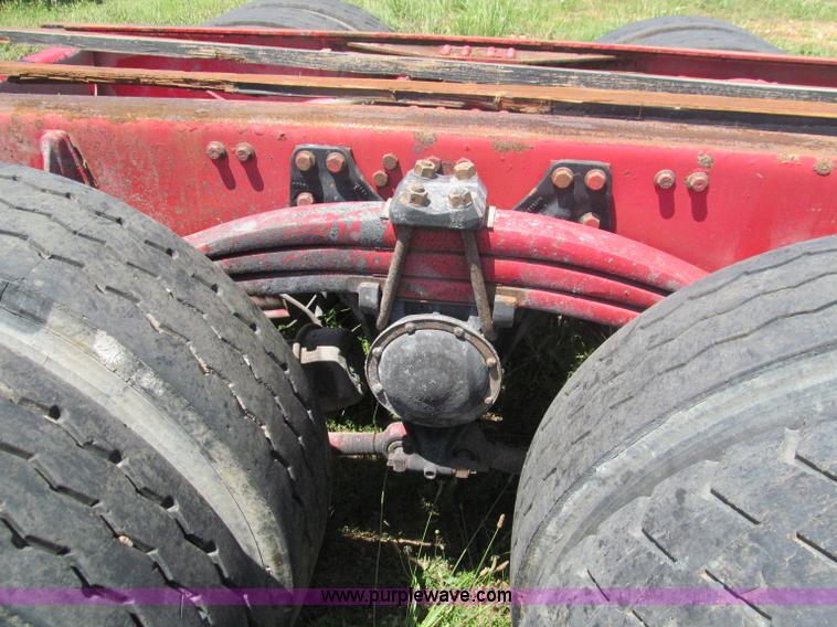 image for item B6367 2000 Volvo WG semi truck