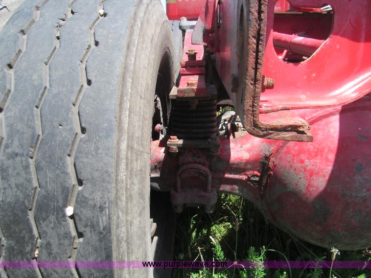 image for item B6367 2000 Volvo WG semi truck