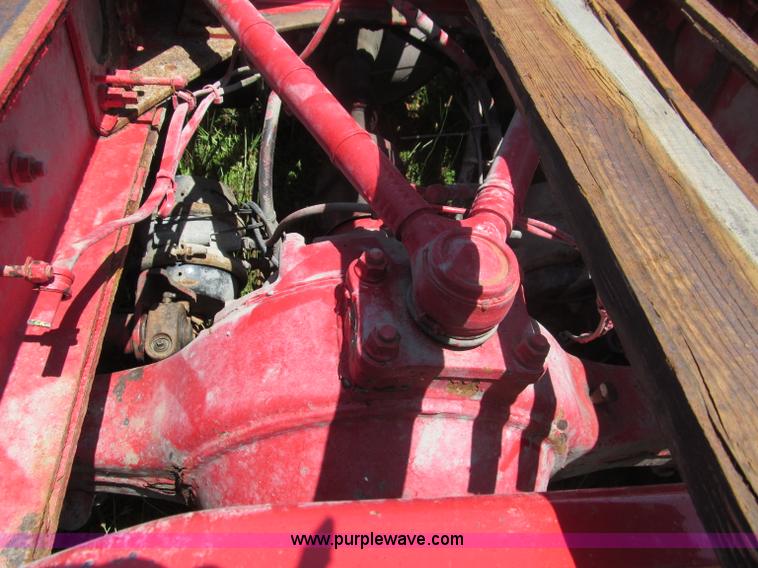 image for item B6367 2000 Volvo WG semi truck