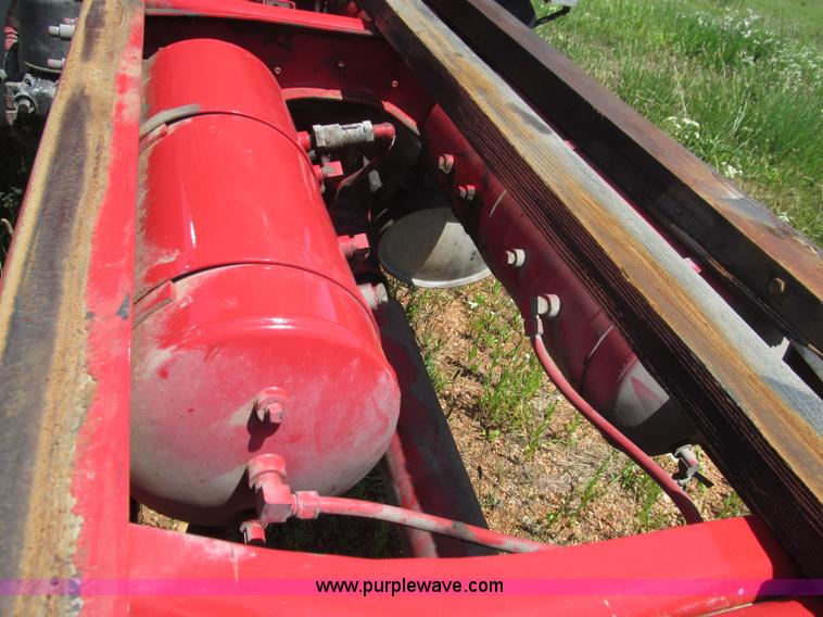 image for item B6367 2000 Volvo WG semi truck