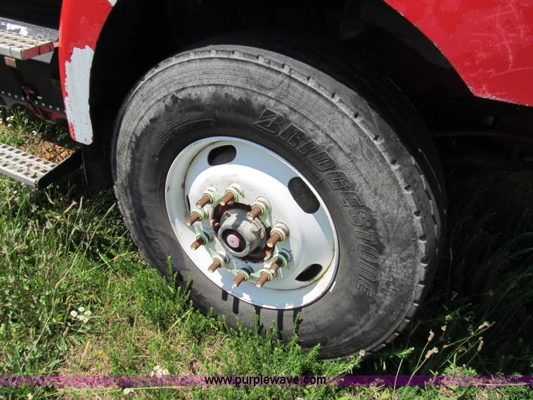 image for item B6367 2000 Volvo WG semi truck