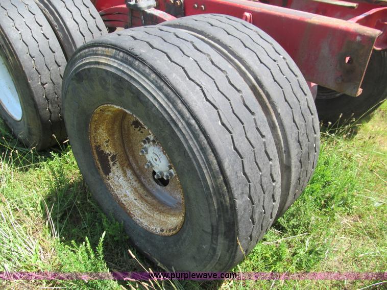 image for item B6367 2000 Volvo WG semi truck