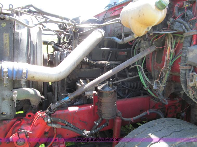 image for item B6367 2000 Volvo WG semi truck