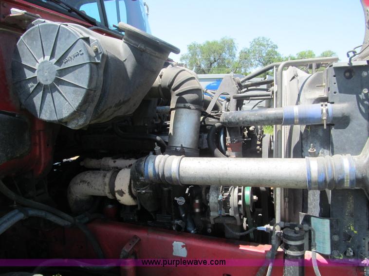 image for item B6367 2000 Volvo WG semi truck