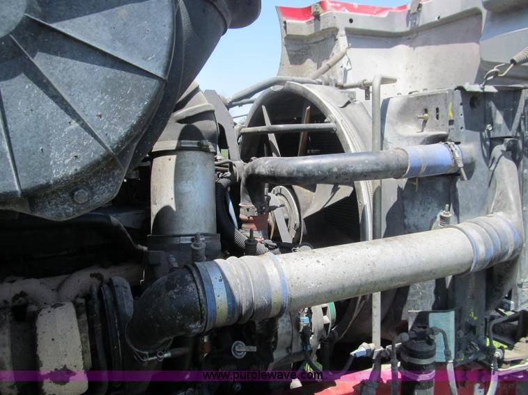 image for item B6367 2000 Volvo WG semi truck