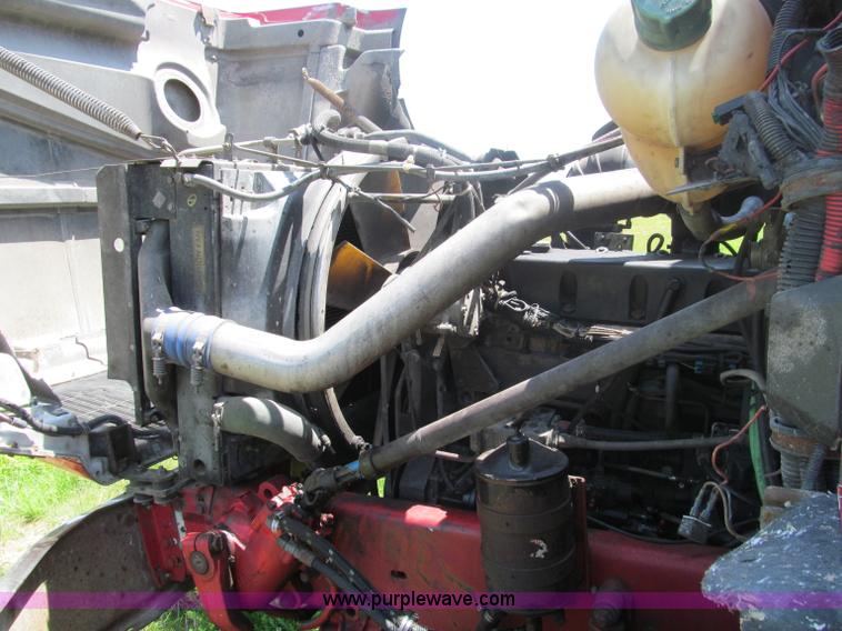 image for item B6367 2000 Volvo WG semi truck