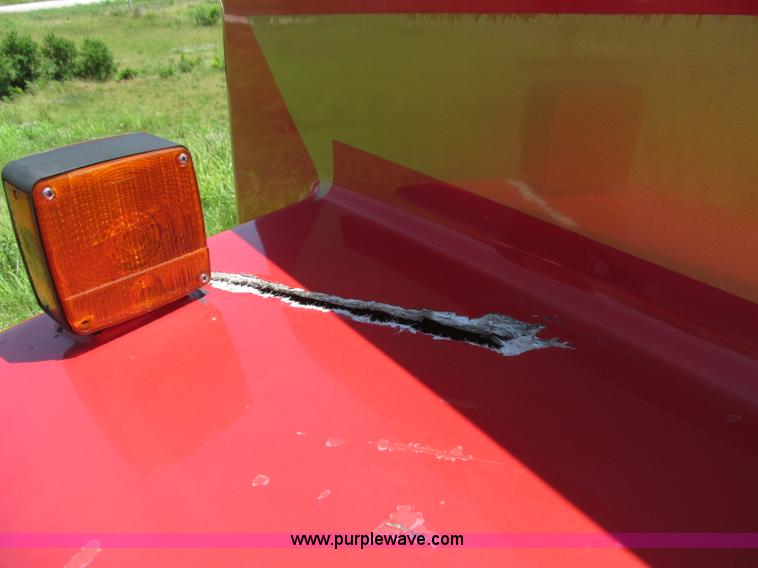 image for item B6367 2000 Volvo WG semi truck