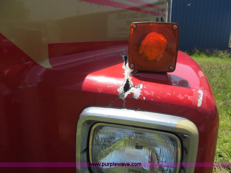 image for item B6367 2000 Volvo WG semi truck