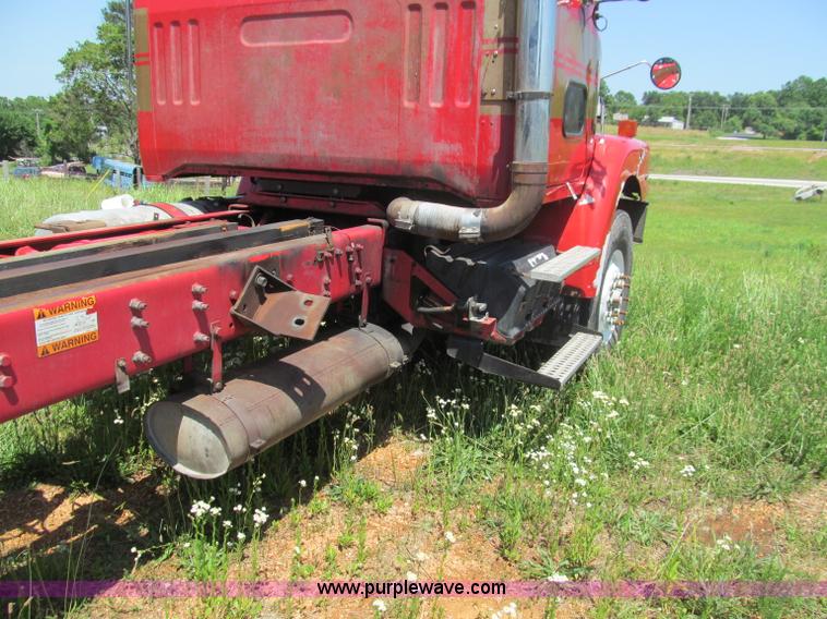 image for item B6367 2000 Volvo WG semi truck