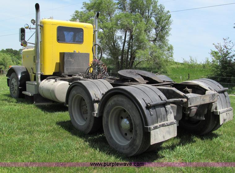 image for item C2167 1986 Peterbilt 359 semi truck