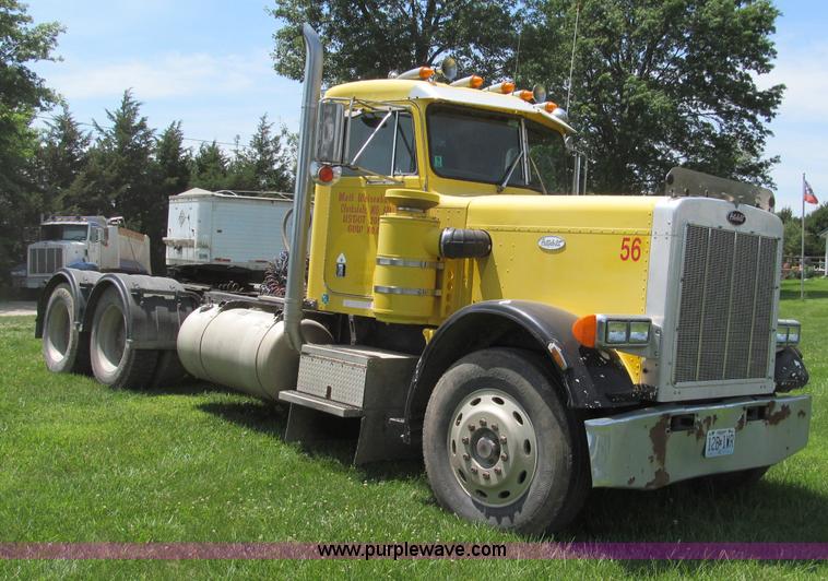 image for item C2167 1986 Peterbilt 359 semi truck
