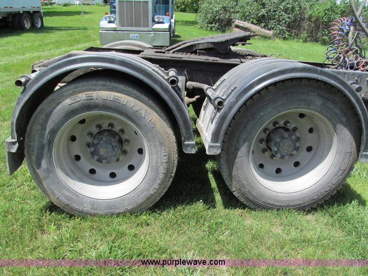 image for item C2167 1986 Peterbilt 359 semi truck