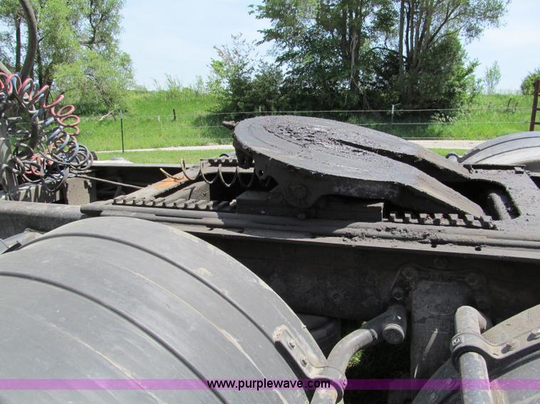 image for item C2167 1986 Peterbilt 359 semi truck