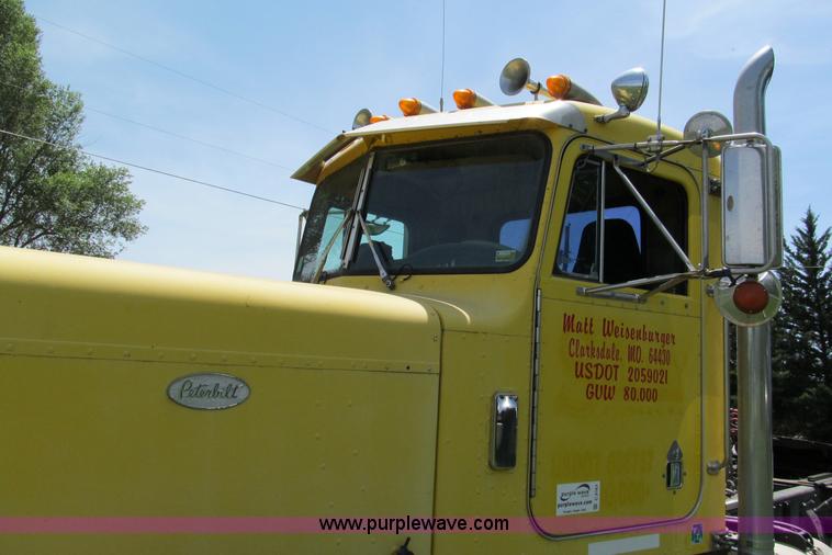 image for item C2167 1986 Peterbilt 359 semi truck