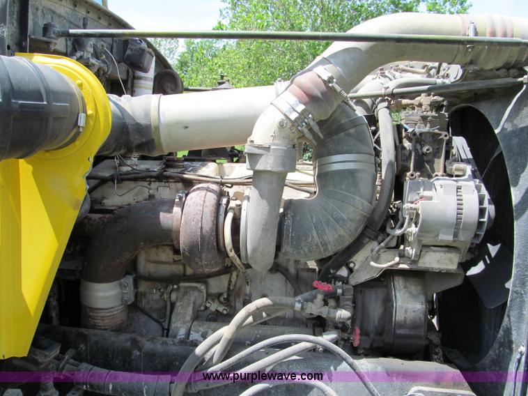 image for item C2167 1986 Peterbilt 359 semi truck