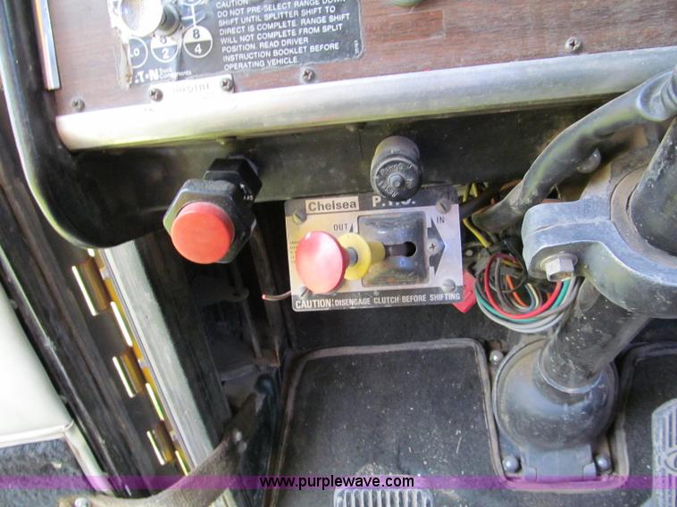 image for item C2167 1986 Peterbilt 359 semi truck