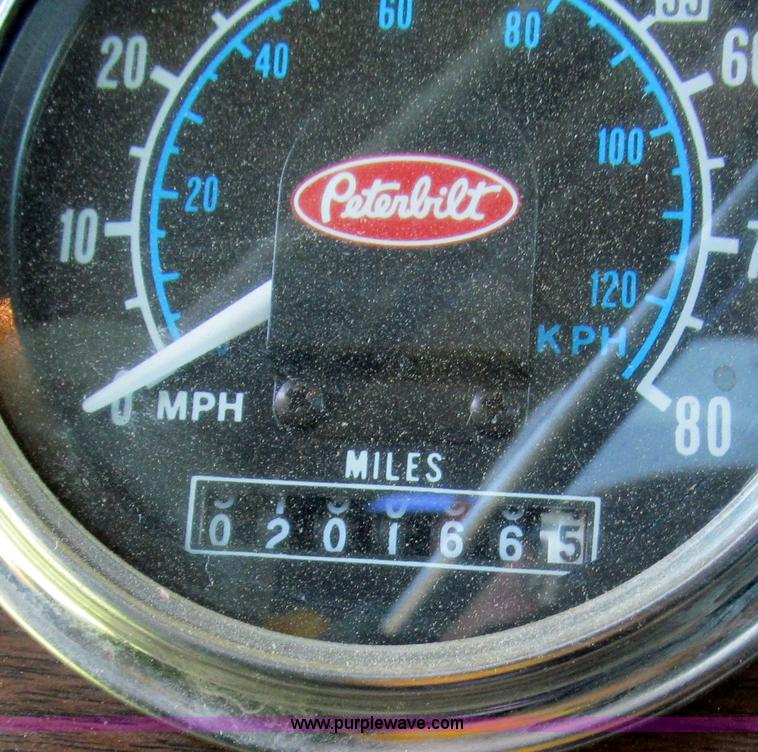 image for item C2167 1986 Peterbilt 359 semi truck