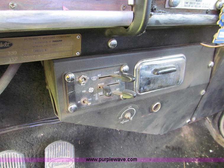 image for item C2167 1986 Peterbilt 359 semi truck