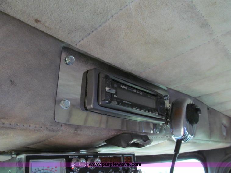 image for item C2167 1986 Peterbilt 359 semi truck