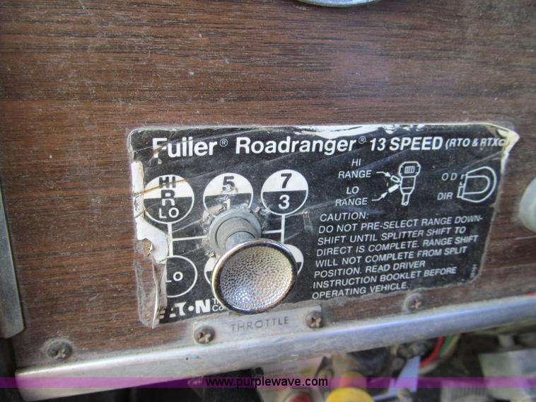 image for item C2167 1986 Peterbilt 359 semi truck