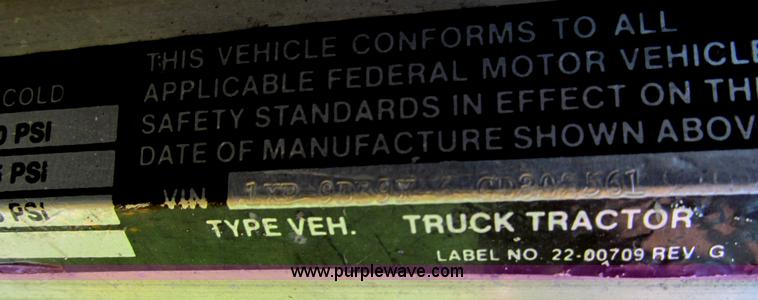 image for item C2167 1986 Peterbilt 359 semi truck