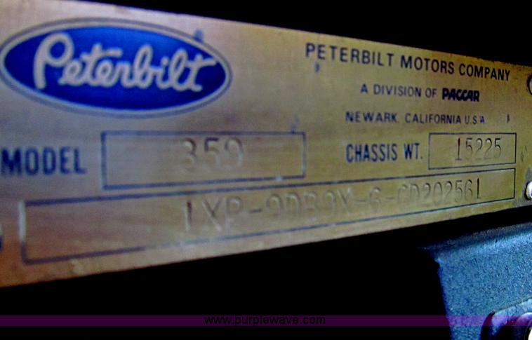 image for item C2167 1986 Peterbilt 359 semi truck