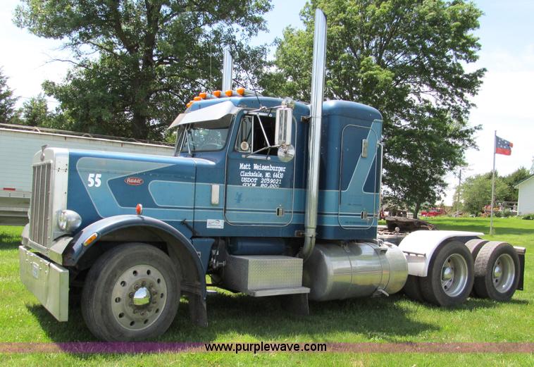 image for item C2168 1982 Peterbilt 359 semi truck