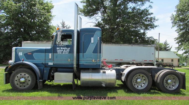 image for item C2168 1982 Peterbilt 359 semi truck