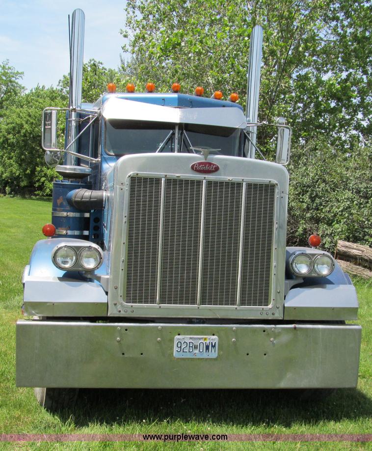 image for item C2168 1982 Peterbilt 359 semi truck