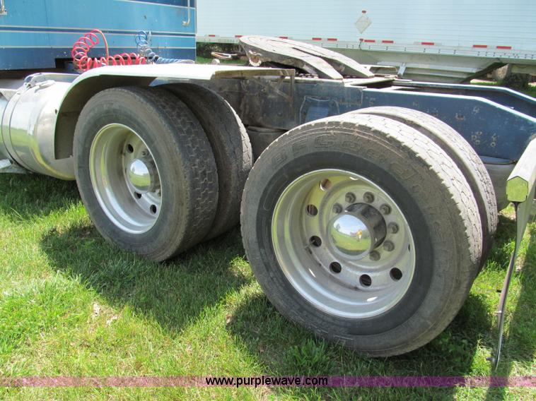 image for item C2168 1982 Peterbilt 359 semi truck