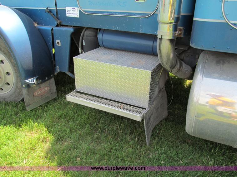 image for item C2168 1982 Peterbilt 359 semi truck