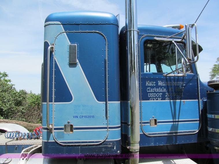 image for item C2168 1982 Peterbilt 359 semi truck