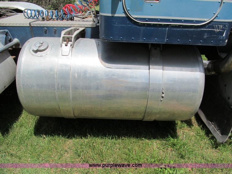 image for item C2168 1982 Peterbilt 359 semi truck