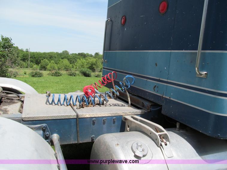 image for item C2168 1982 Peterbilt 359 semi truck