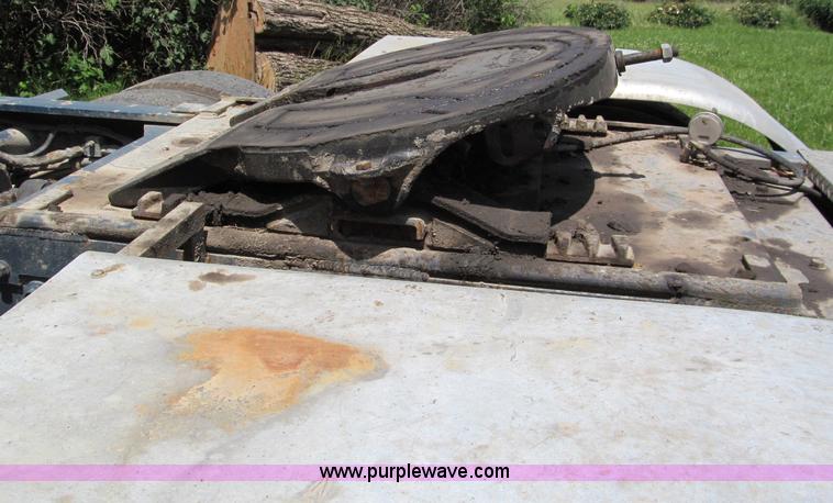 image for item C2168 1982 Peterbilt 359 semi truck