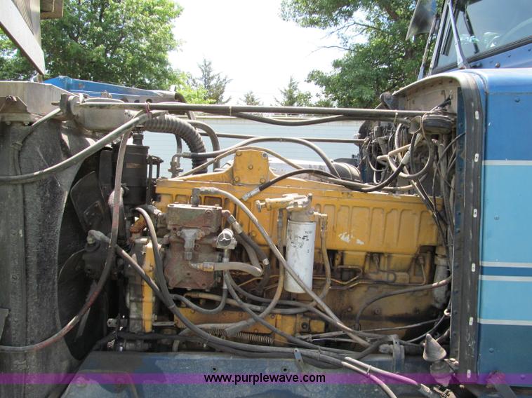 image for item C2168 1982 Peterbilt 359 semi truck