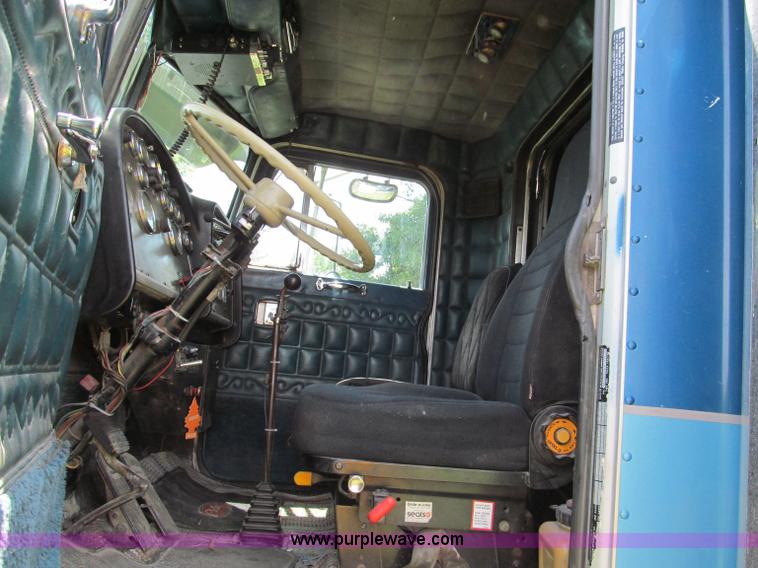 image for item C2168 1982 Peterbilt 359 semi truck