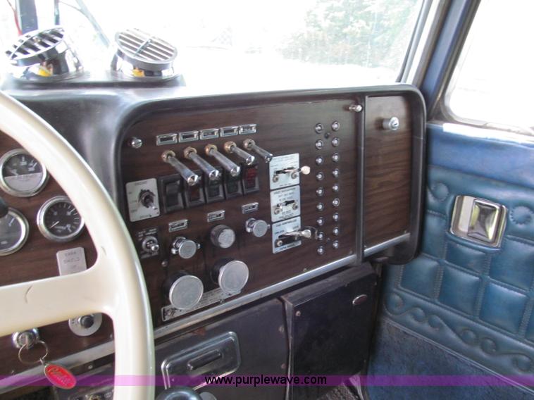image for item C2168 1982 Peterbilt 359 semi truck