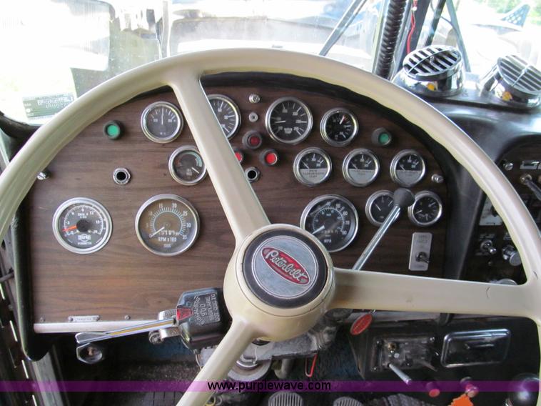 image for item C2168 1982 Peterbilt 359 semi truck