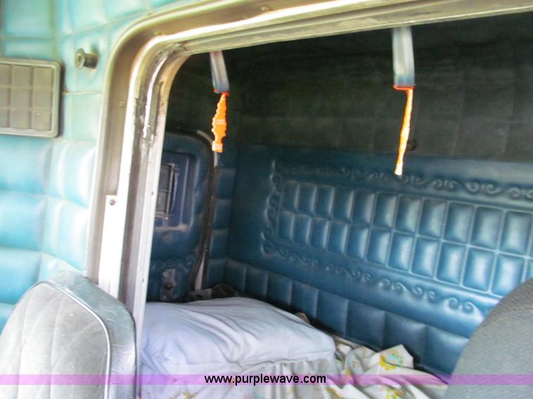 image for item C2168 1982 Peterbilt 359 semi truck