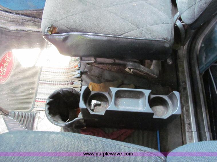 image for item C2168 1982 Peterbilt 359 semi truck