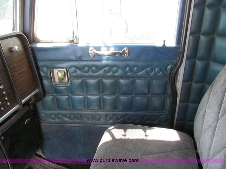 image for item C2168 1982 Peterbilt 359 semi truck