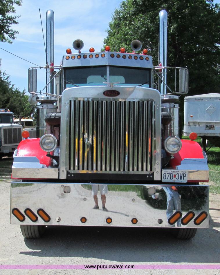 image for item C2170 1984 Peterbilt 359 semi truck