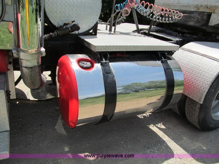 image for item C2170 1984 Peterbilt 359 semi truck