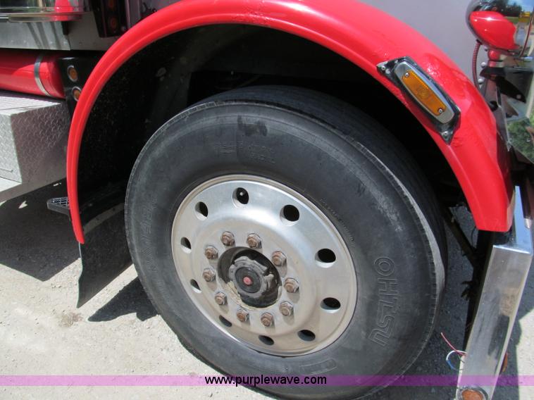 image for item C2170 1984 Peterbilt 359 semi truck