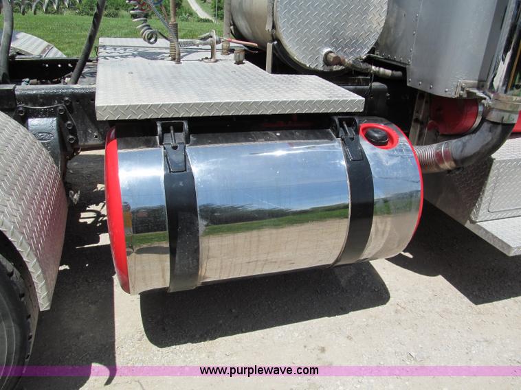 image for item C2170 1984 Peterbilt 359 semi truck